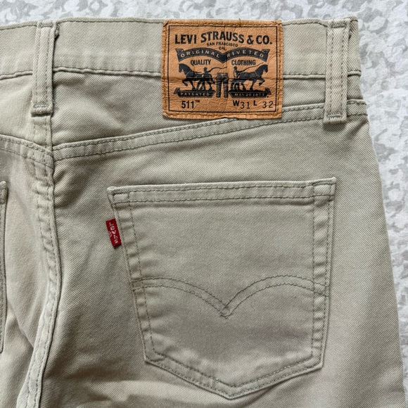 LEVI 511 Jeans Mens 31x32 Khaki Stretch Slim Fit Tapered Leg Flex - Picture 3 of 8